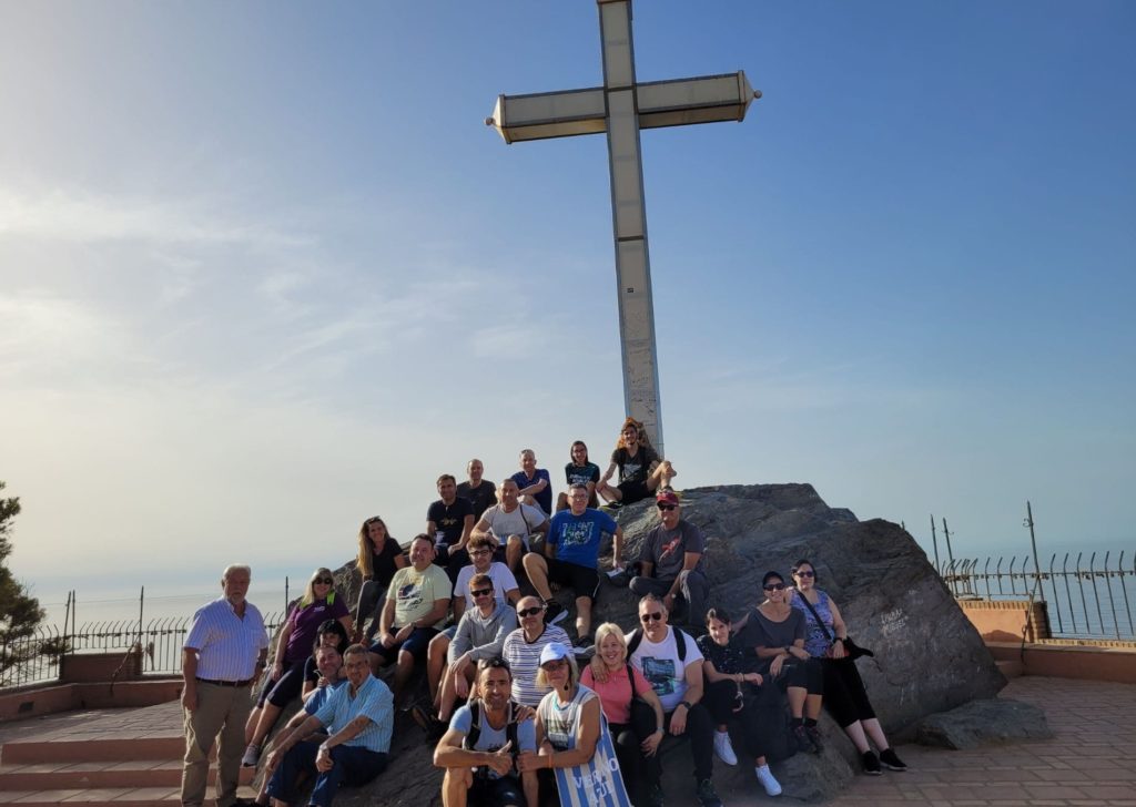 Cementerio de Chanquete, ubicado en el Peñón del Santo de Almuñécar, en Granada. Ficticio, pero sin duda inolvidable